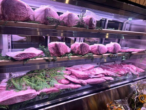 せいざえもん匠 富士急ハイランド駅前店(店内ケース)